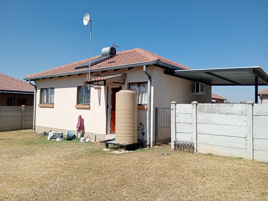 To Let 2 Bedroom Property for Rent in Waterval East North West